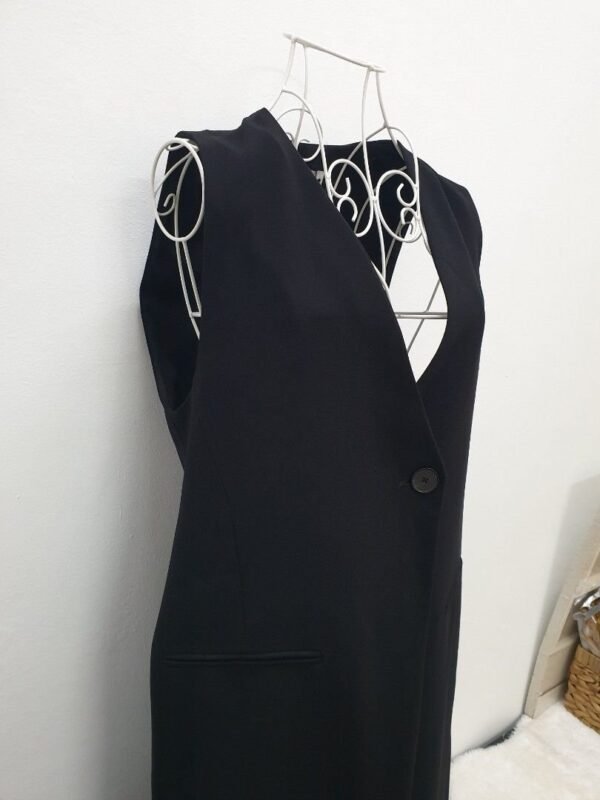 Long Sleeveless Black Vest